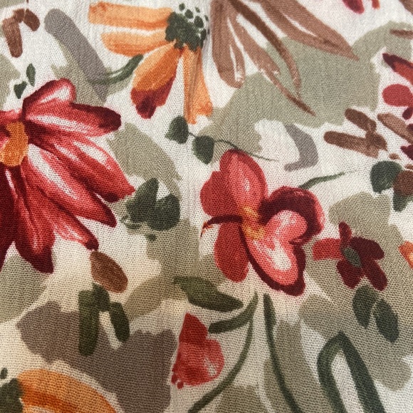 ASHLEY ROADS Floral Print Top 100% Rayon Size M NWT - Picture 2 of 9